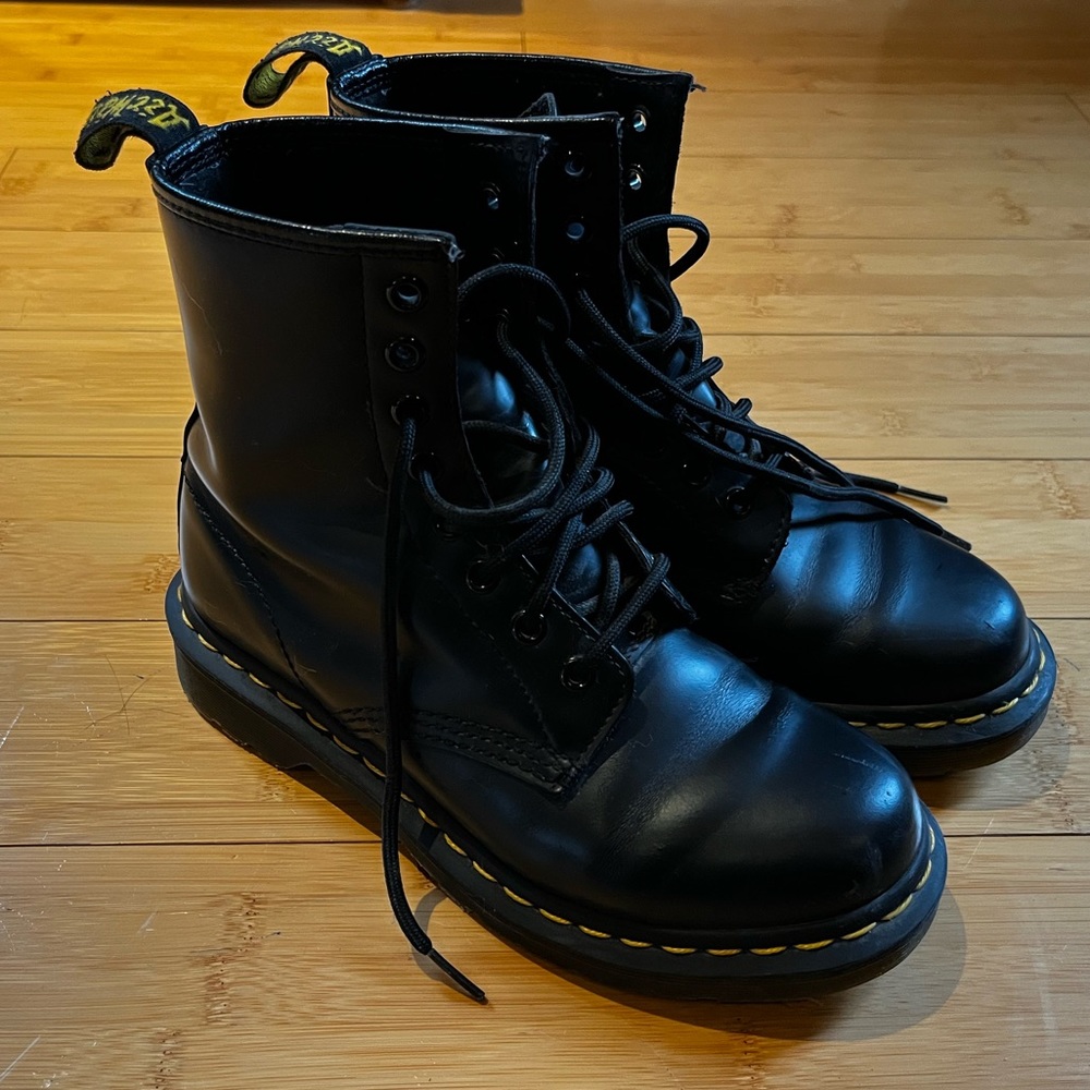 Women’s 1460 Dr Martens boots